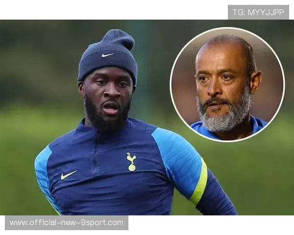 主帅拒绝回答转会问题，态度引人遐想