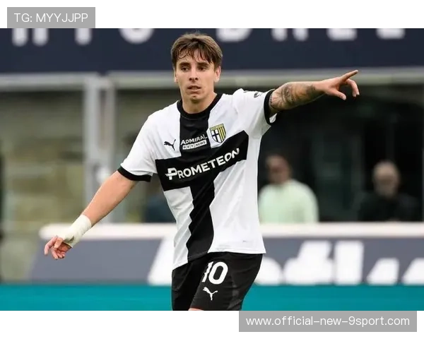 帕尔马防线失误送礼,弗拉霍维奇抢断后推射空门得手 帕尔马防线失误送礼,弗拉霍维奇抢断后推射空门得手