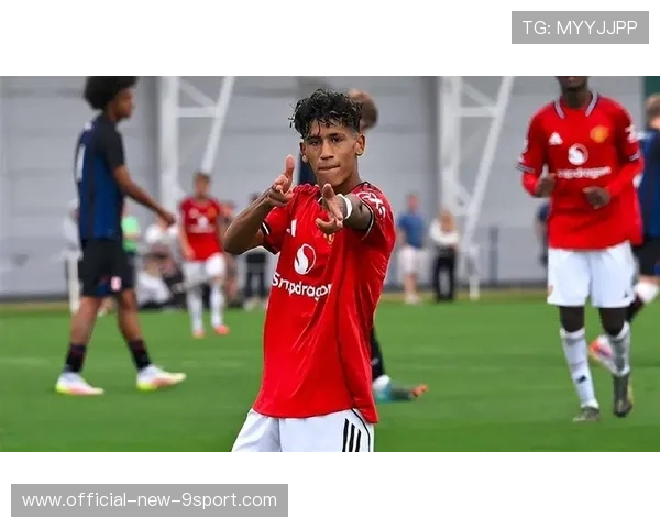 曼联青训逐渐崭露头角,年轻球员为球队注入新鲜血液 曼联青训逐渐崭露头角,年轻球员为球队注入新鲜血液